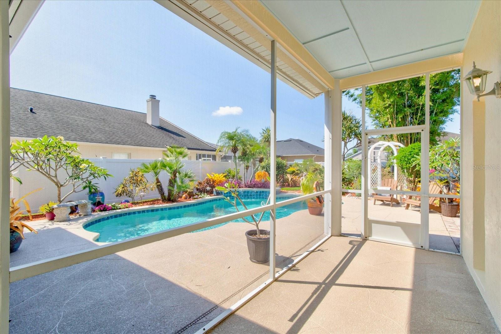 524 LAKEHAVEN CIR