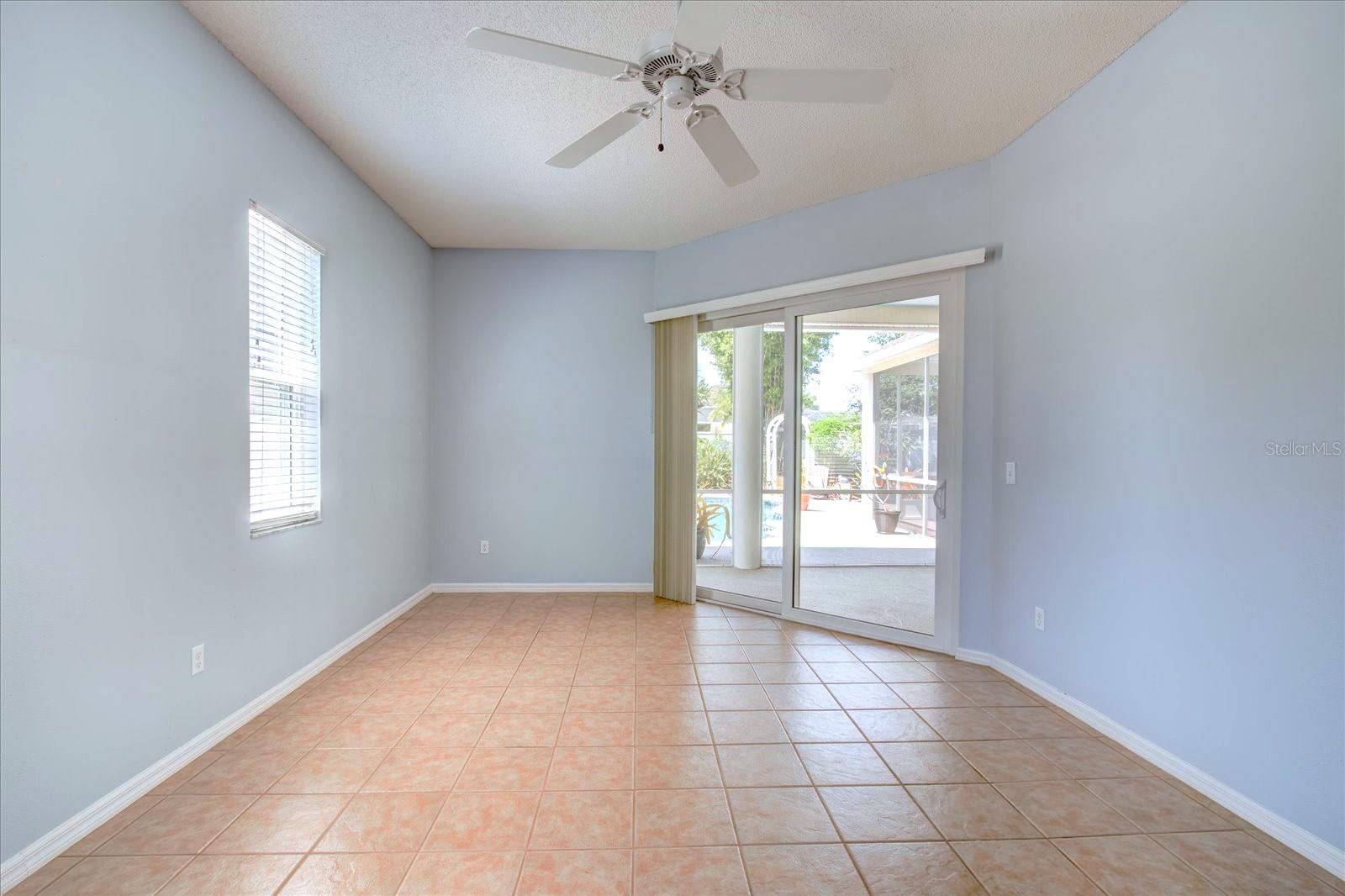 524 LAKEHAVEN CIR