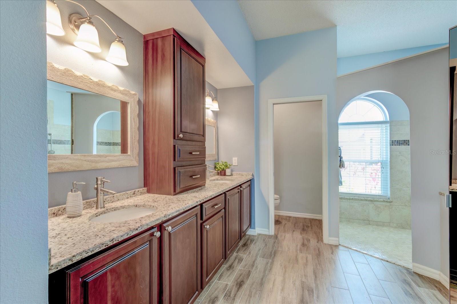 524 LAKEHAVEN CIR