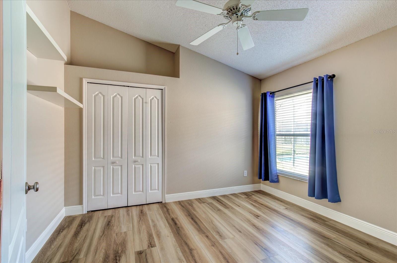 524 LAKEHAVEN CIR