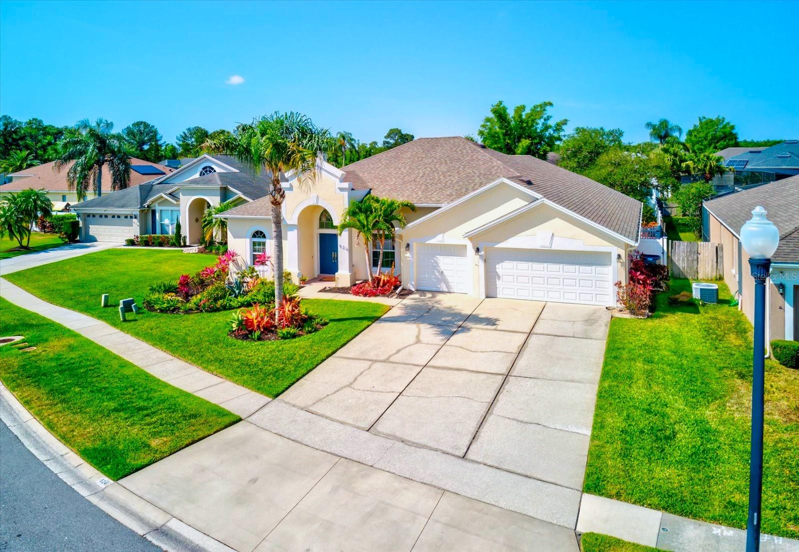 524 LAKEHAVEN CIR