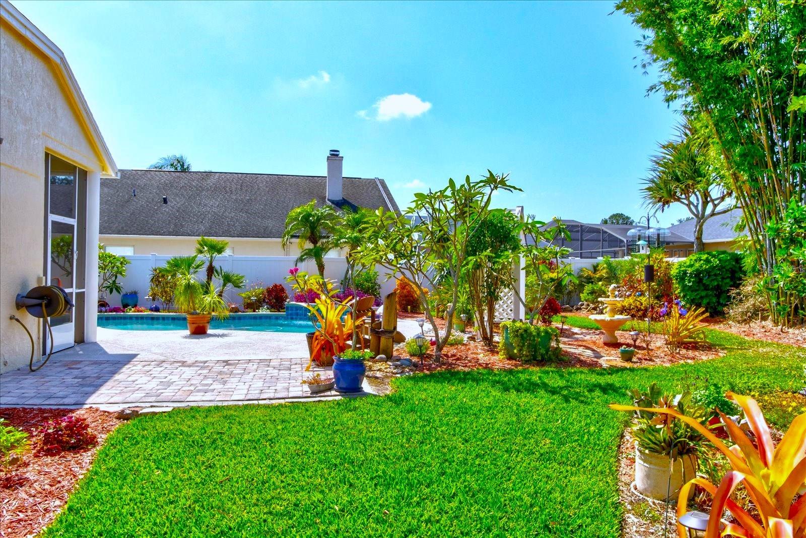 524 LAKEHAVEN CIR