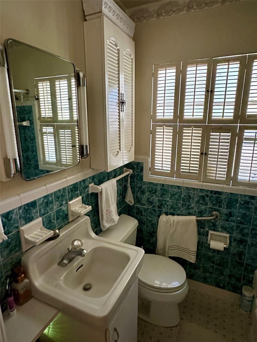 104 SUNSET DR