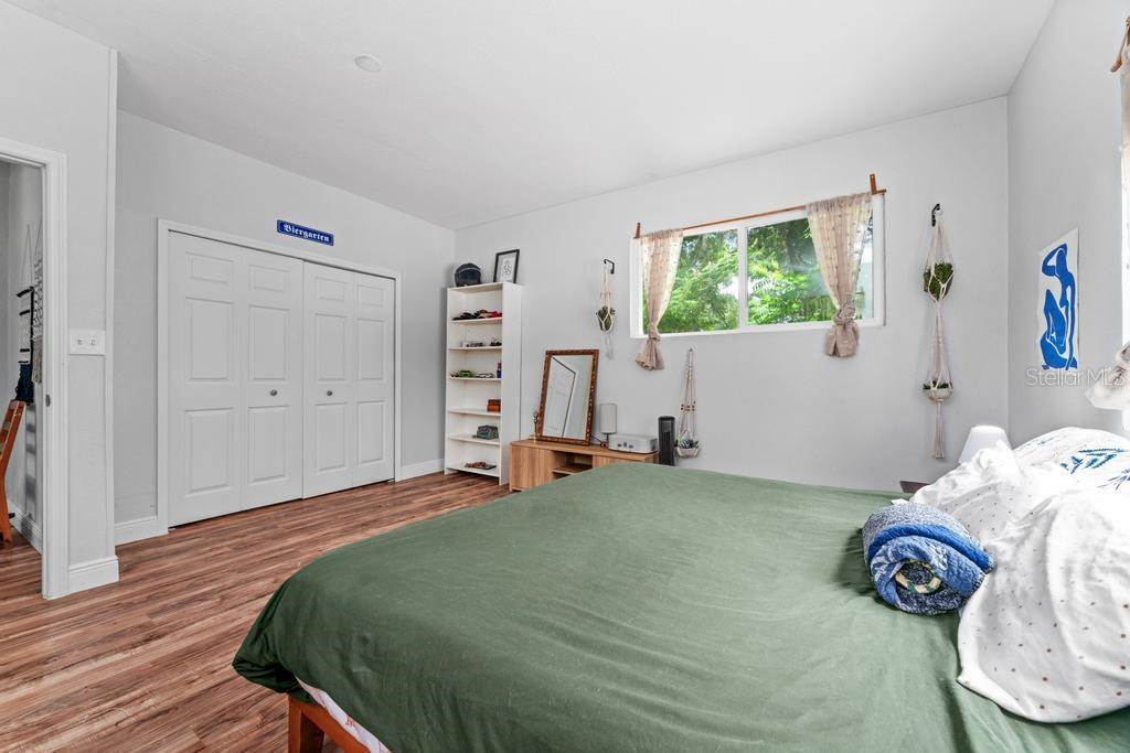 1123 W WINNEMISSETT AVE