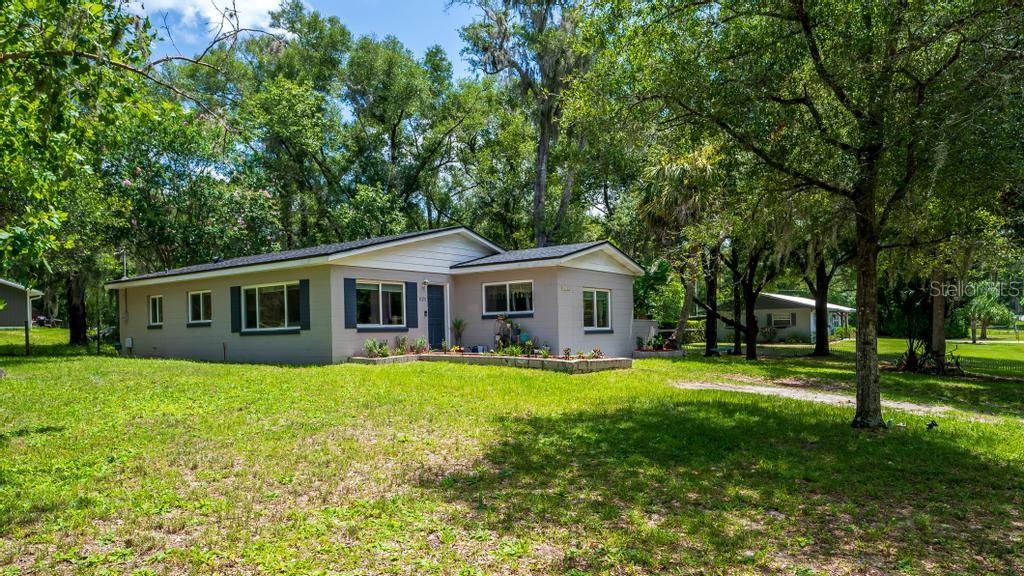 1123 W WINNEMISSETT AVE