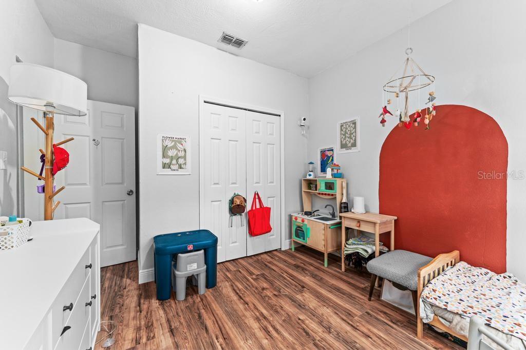 1123 W WINNEMISSETT AVE