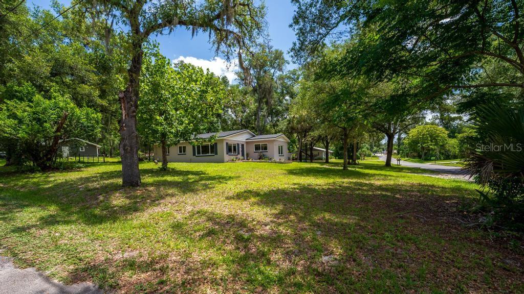 1123 W WINNEMISSETT AVE