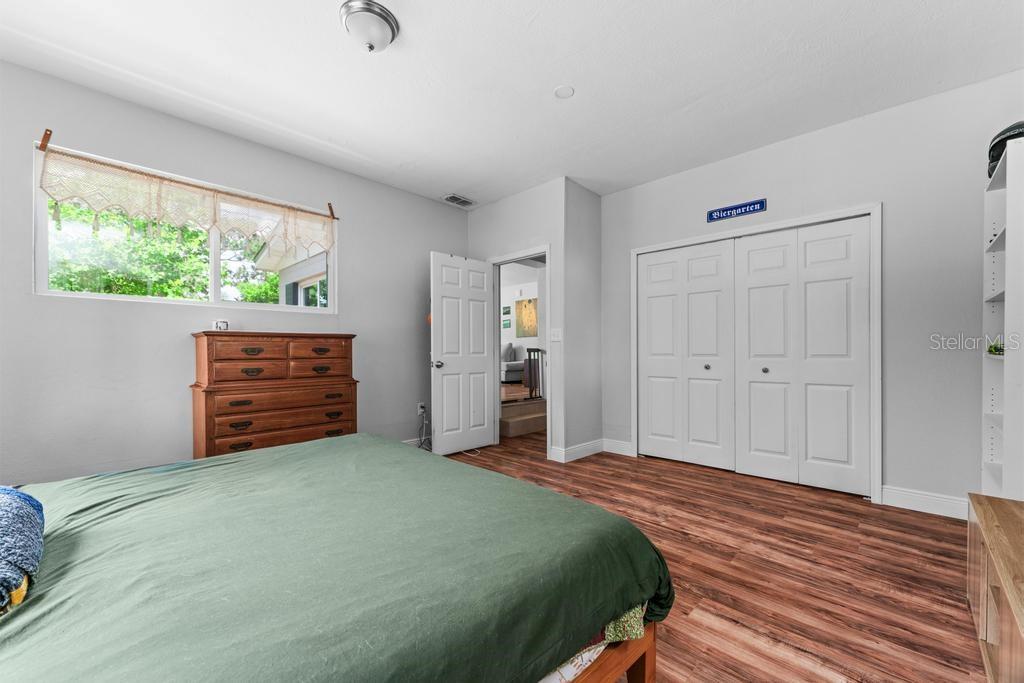 1123 W WINNEMISSETT AVE