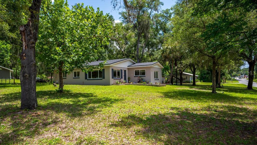 1123 W WINNEMISSETT AVE