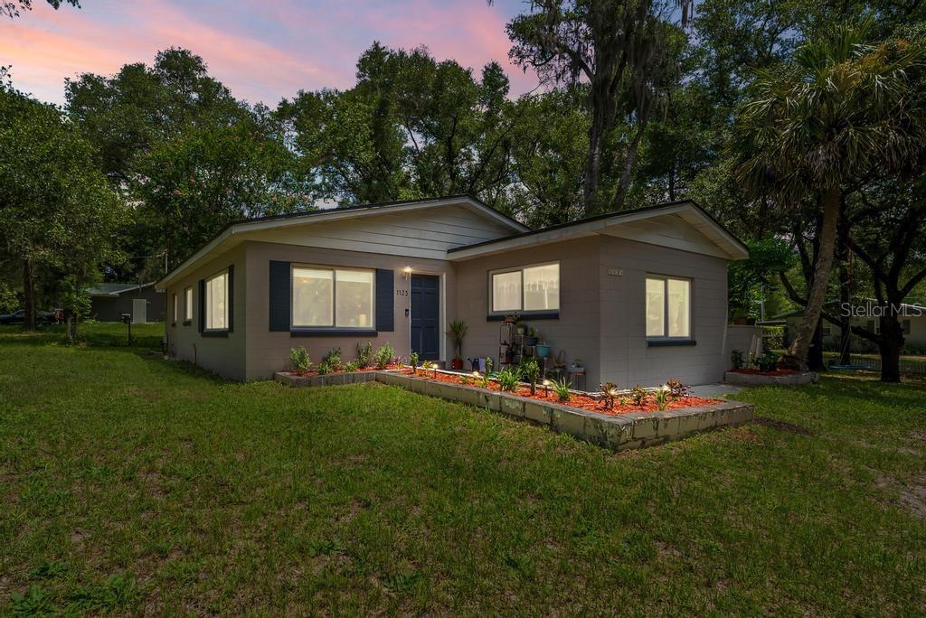 1123 W WINNEMISSETT AVE