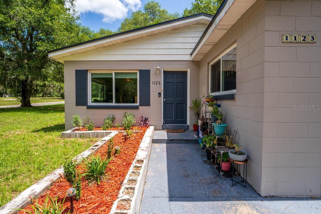 1123 W WINNEMISSETT AVE