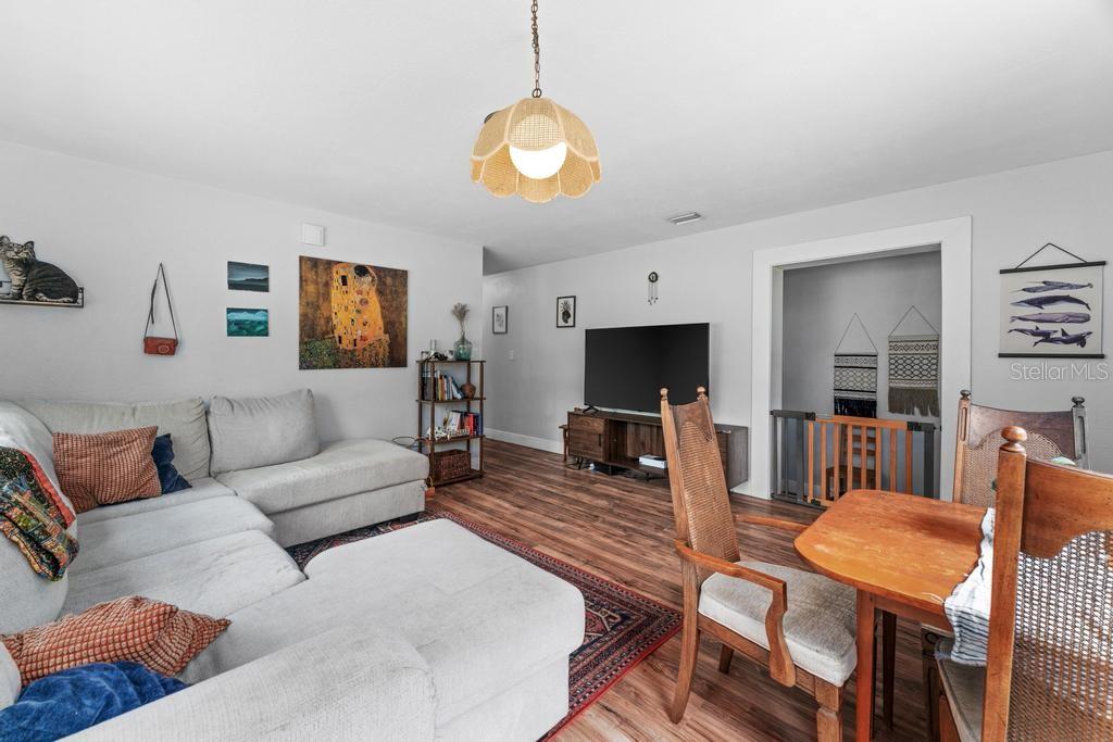 1123 W WINNEMISSETT AVE