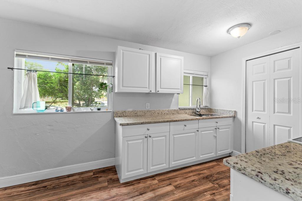 1123 W WINNEMISSETT AVE