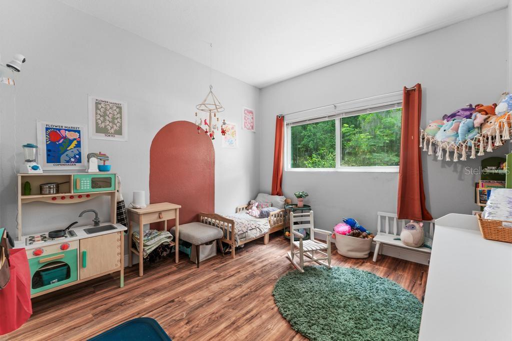 1123 W WINNEMISSETT AVE