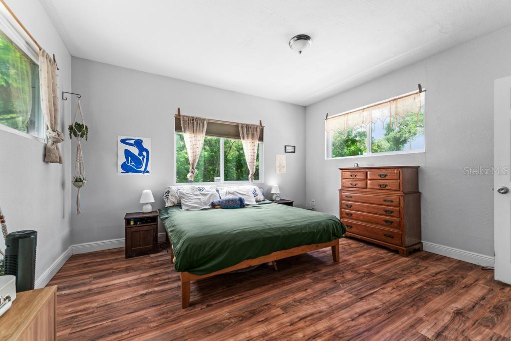 1123 W WINNEMISSETT AVE