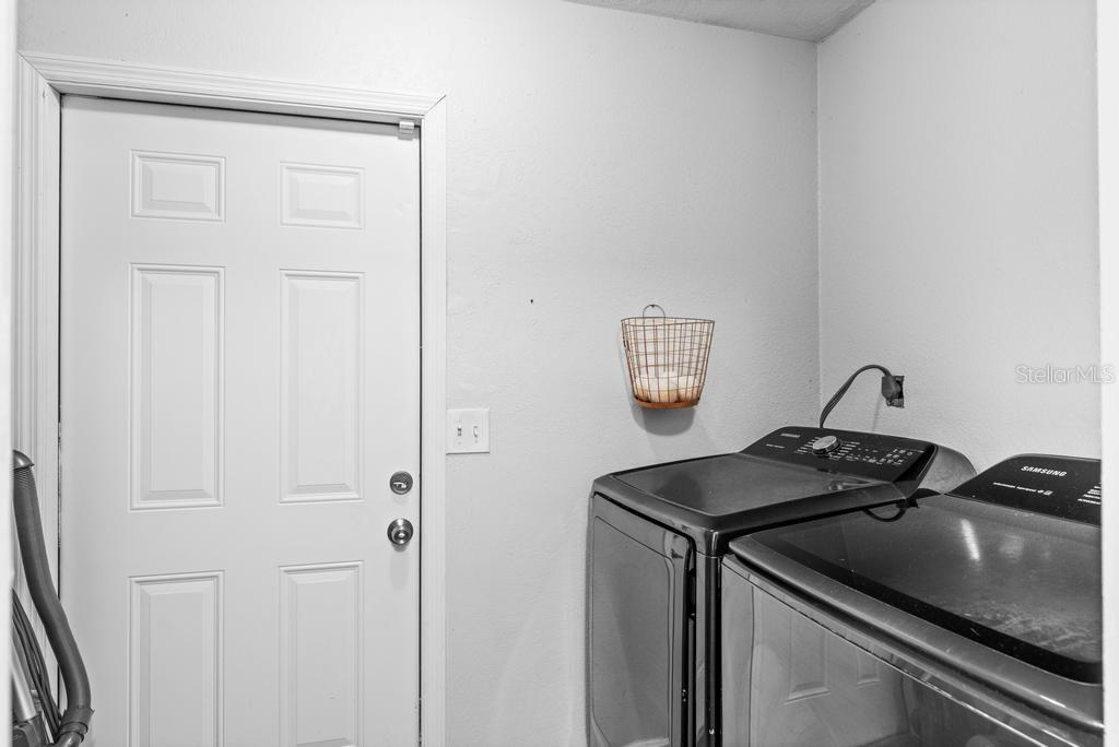 1123 W WINNEMISSETT AVE