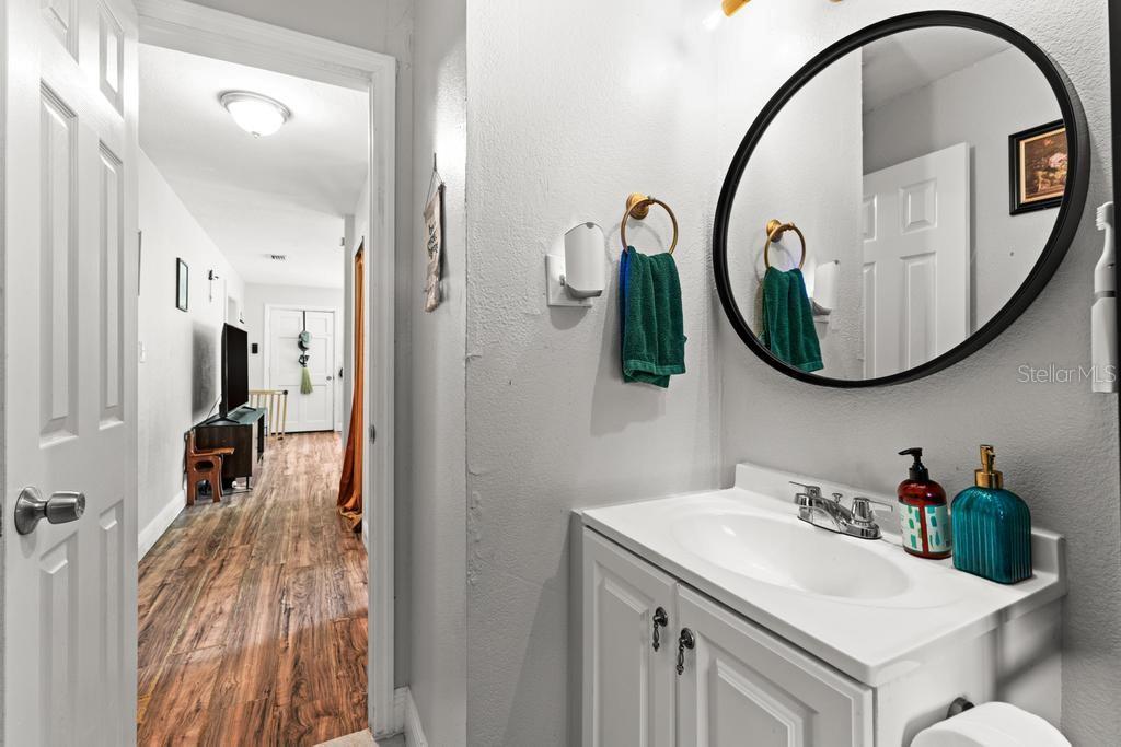 1123 W WINNEMISSETT AVE