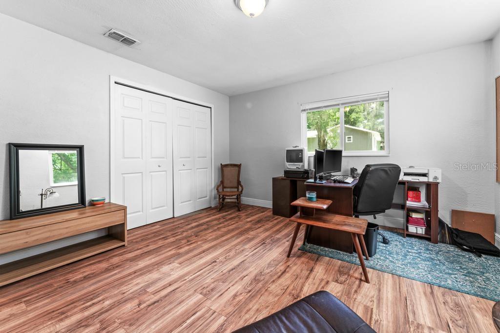 1123 W WINNEMISSETT AVE