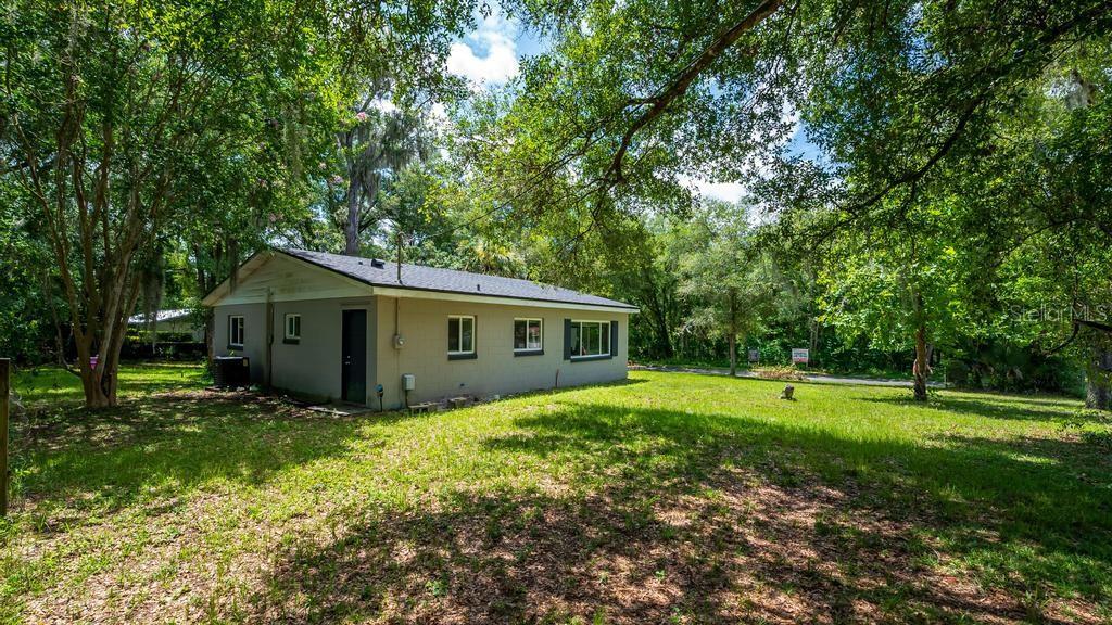 1123 W WINNEMISSETT AVE