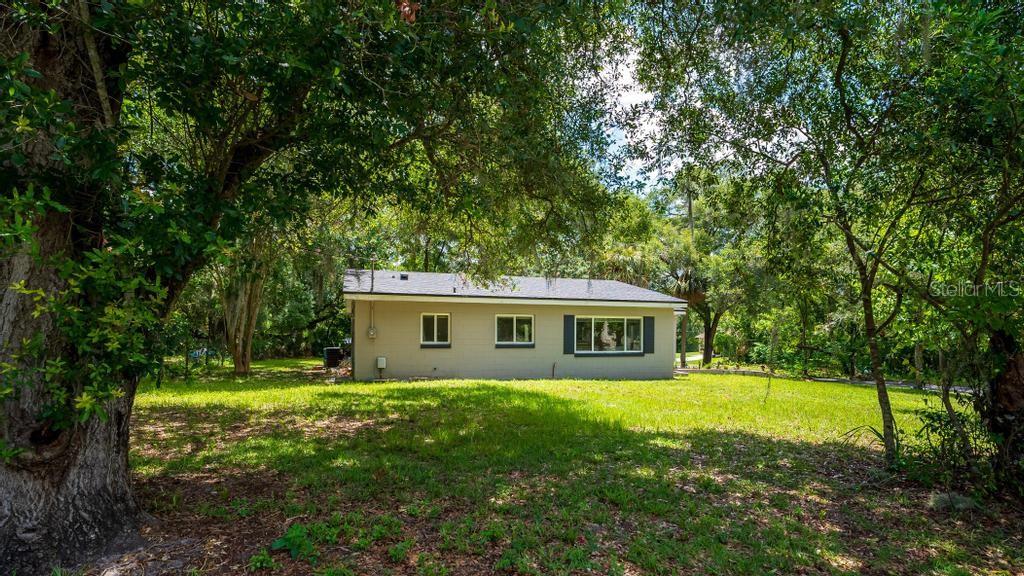 1123 W WINNEMISSETT AVE