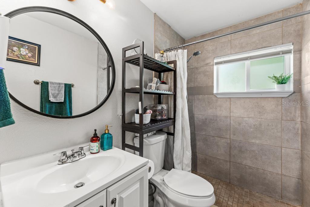 1123 W WINNEMISSETT AVE