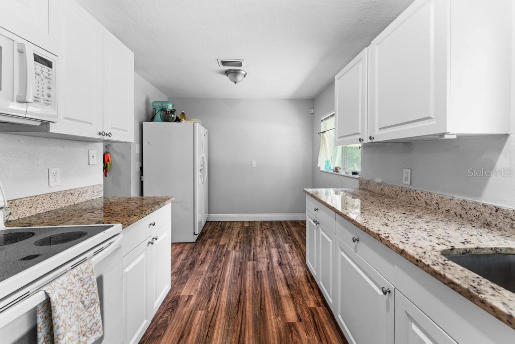 1123 W WINNEMISSETT AVE