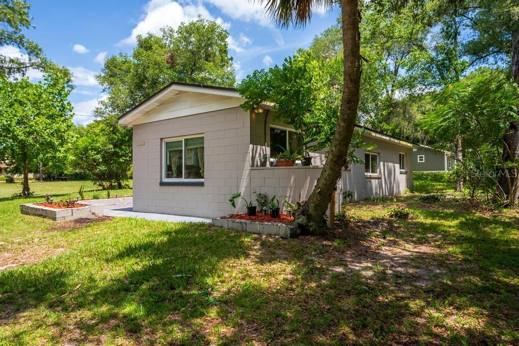 1123 W WINNEMISSETT AVE