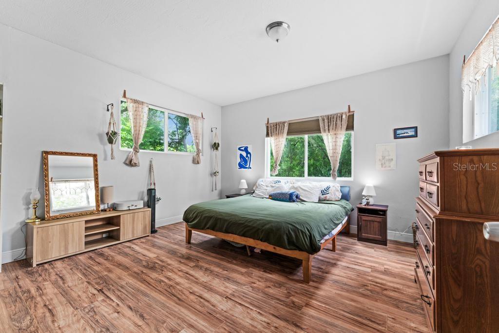 1123 W WINNEMISSETT AVE