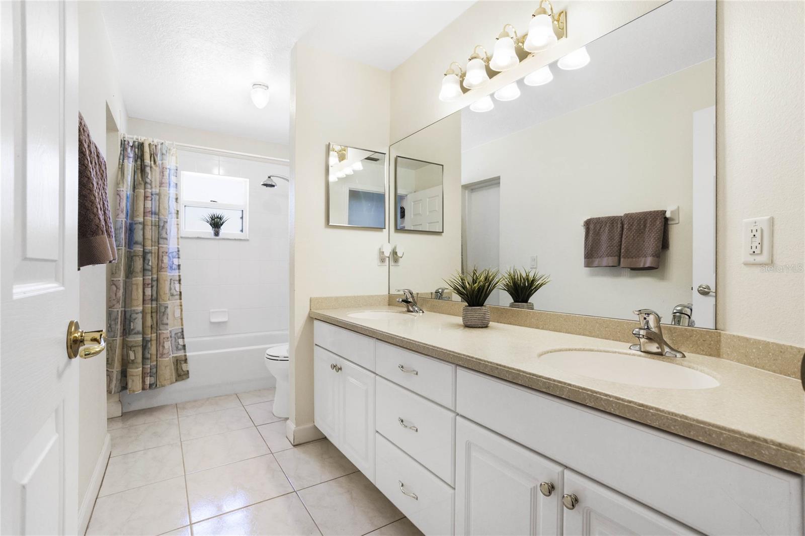5689 MERLIN WAY
