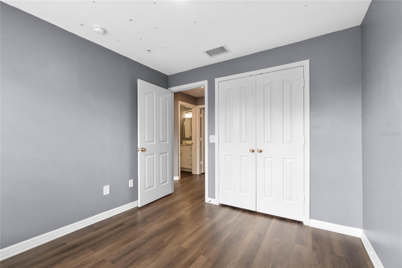 726 CENTERVALE DR
