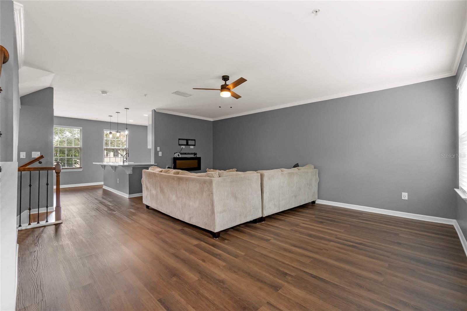 726 CENTERVALE DR