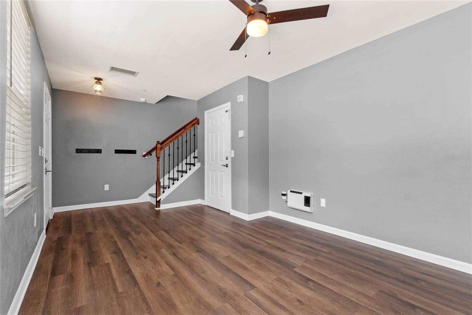 726 CENTERVALE DR