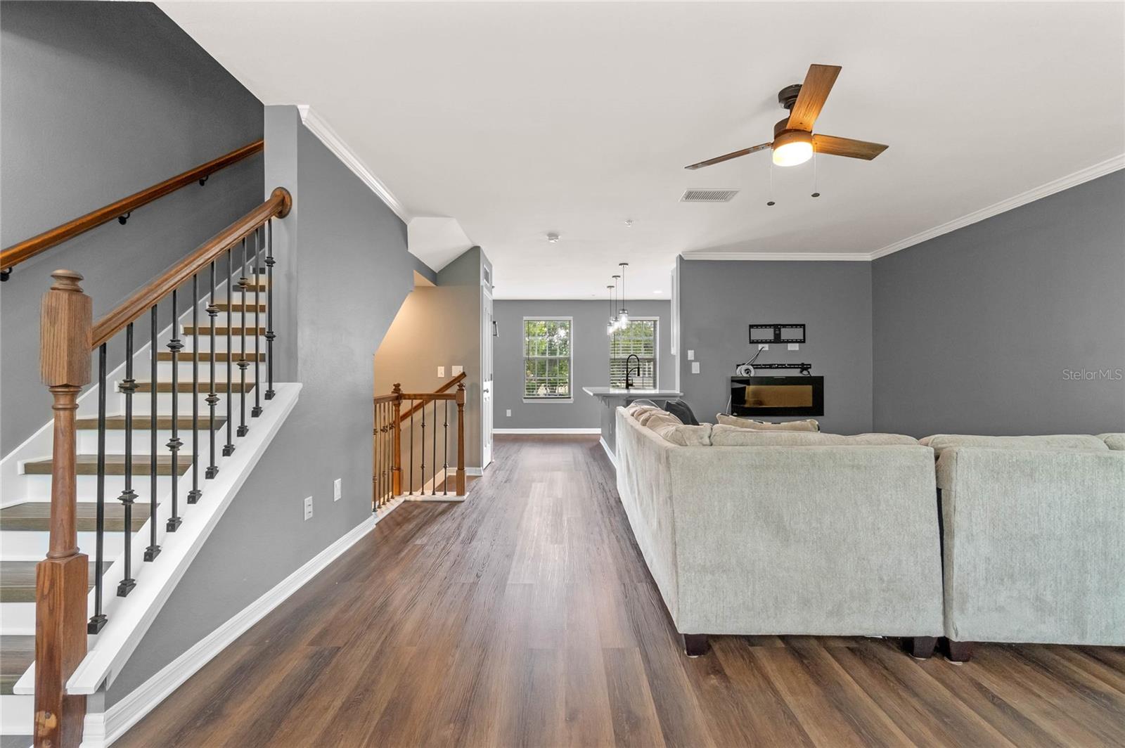726 CENTERVALE DR
