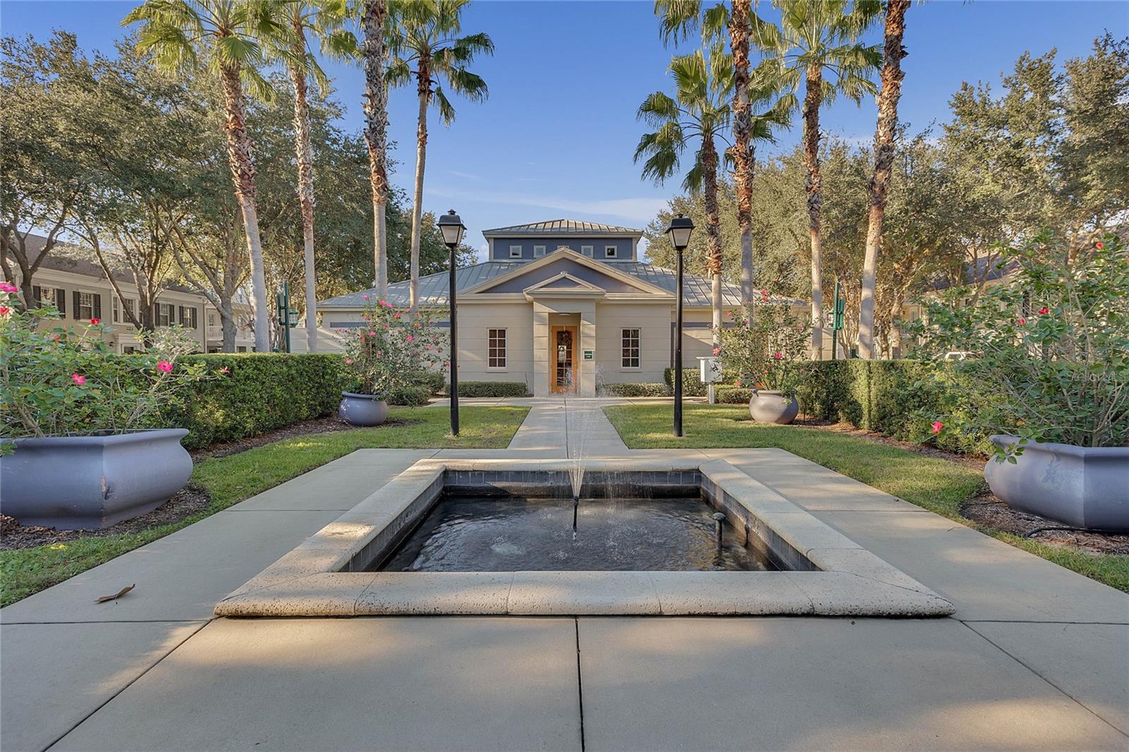 726 CENTERVALE DR