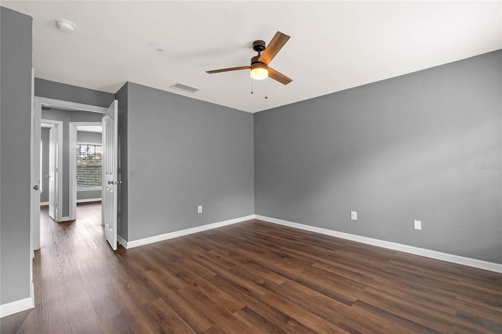 726 CENTERVALE DR