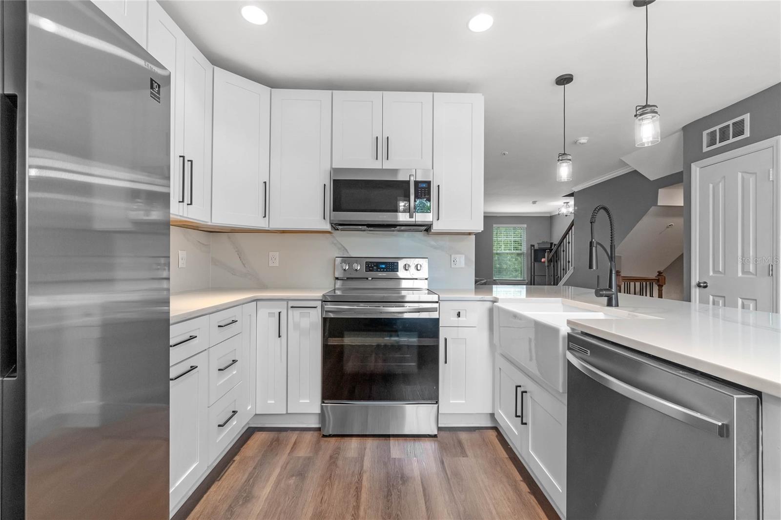 726 CENTERVALE DR