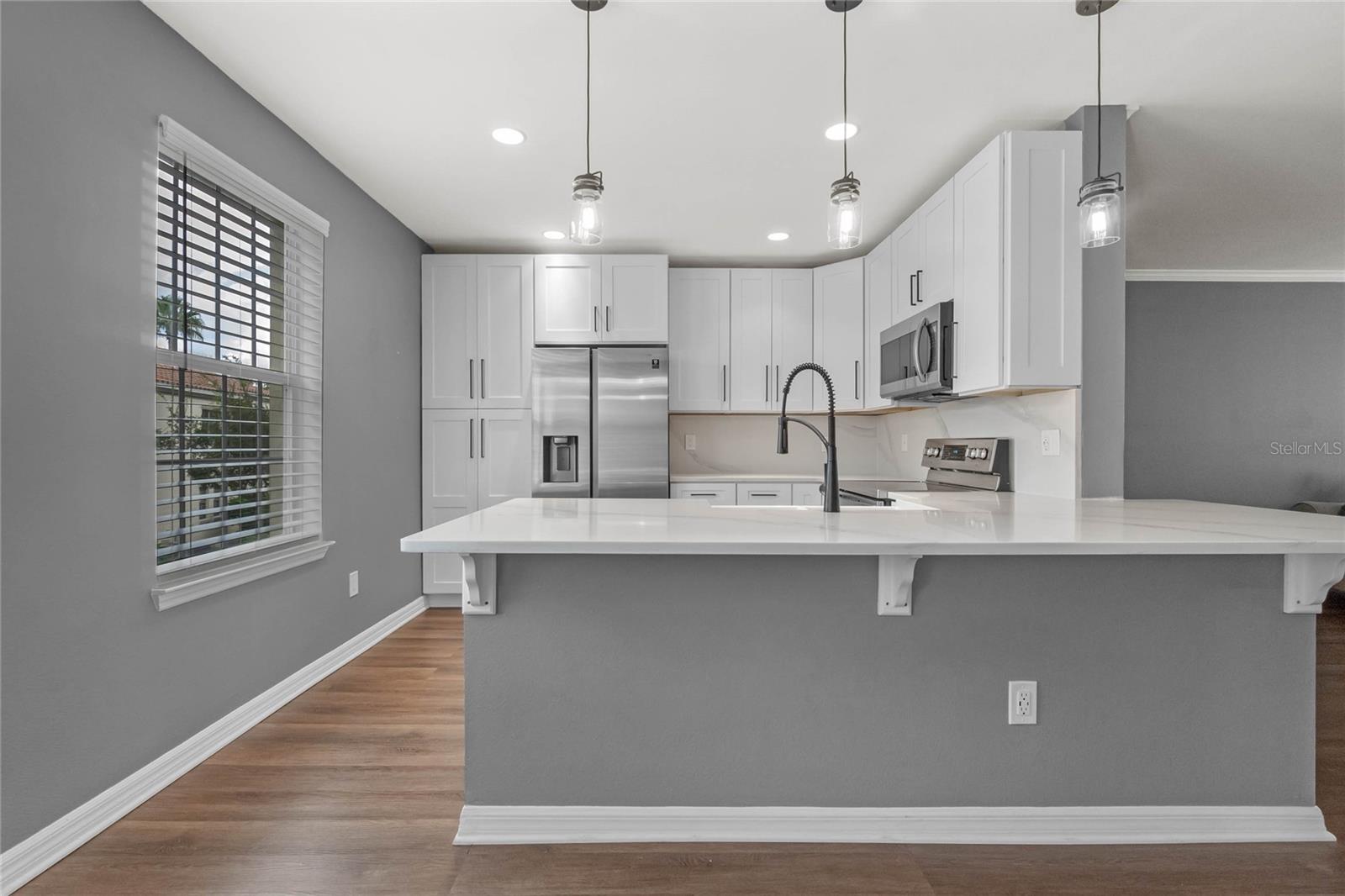 726 CENTERVALE DR