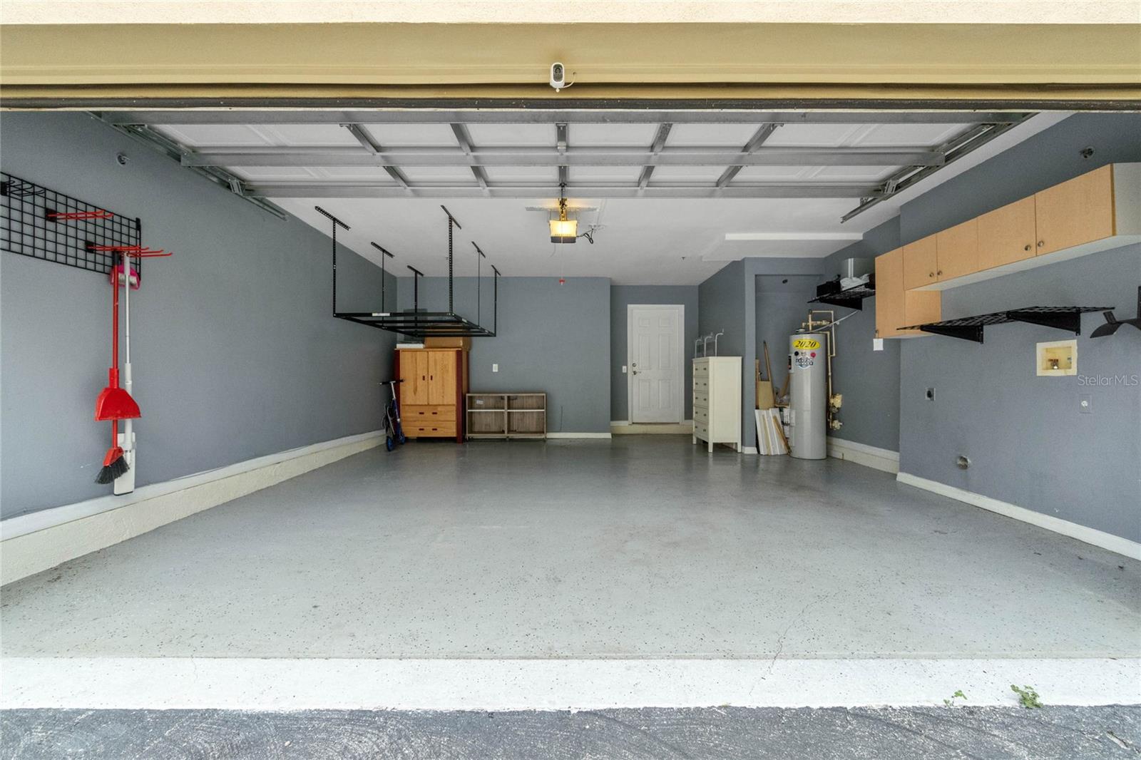 726 CENTERVALE DR