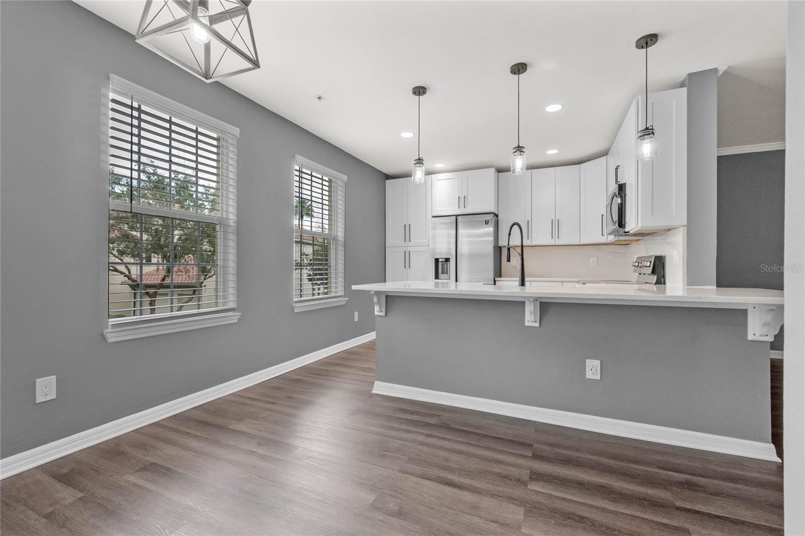 726 CENTERVALE DR