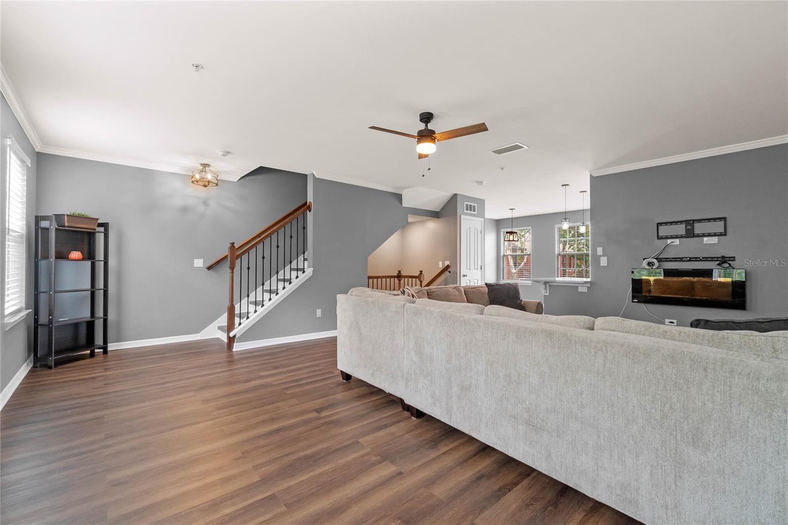 726 CENTERVALE DR