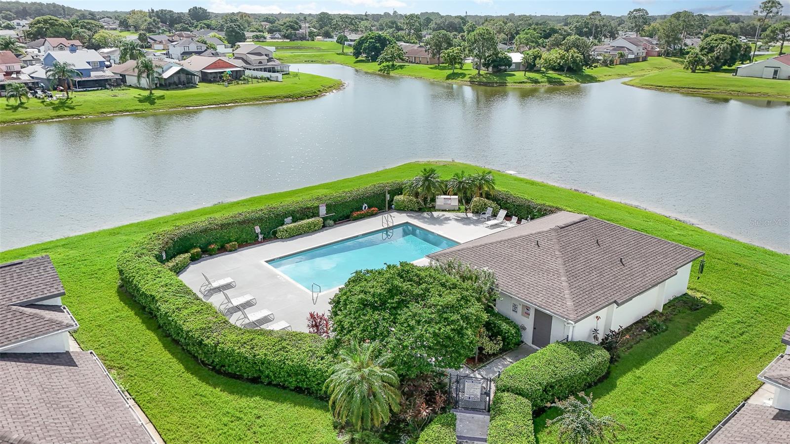 100 LAKEPOINTE CIR
