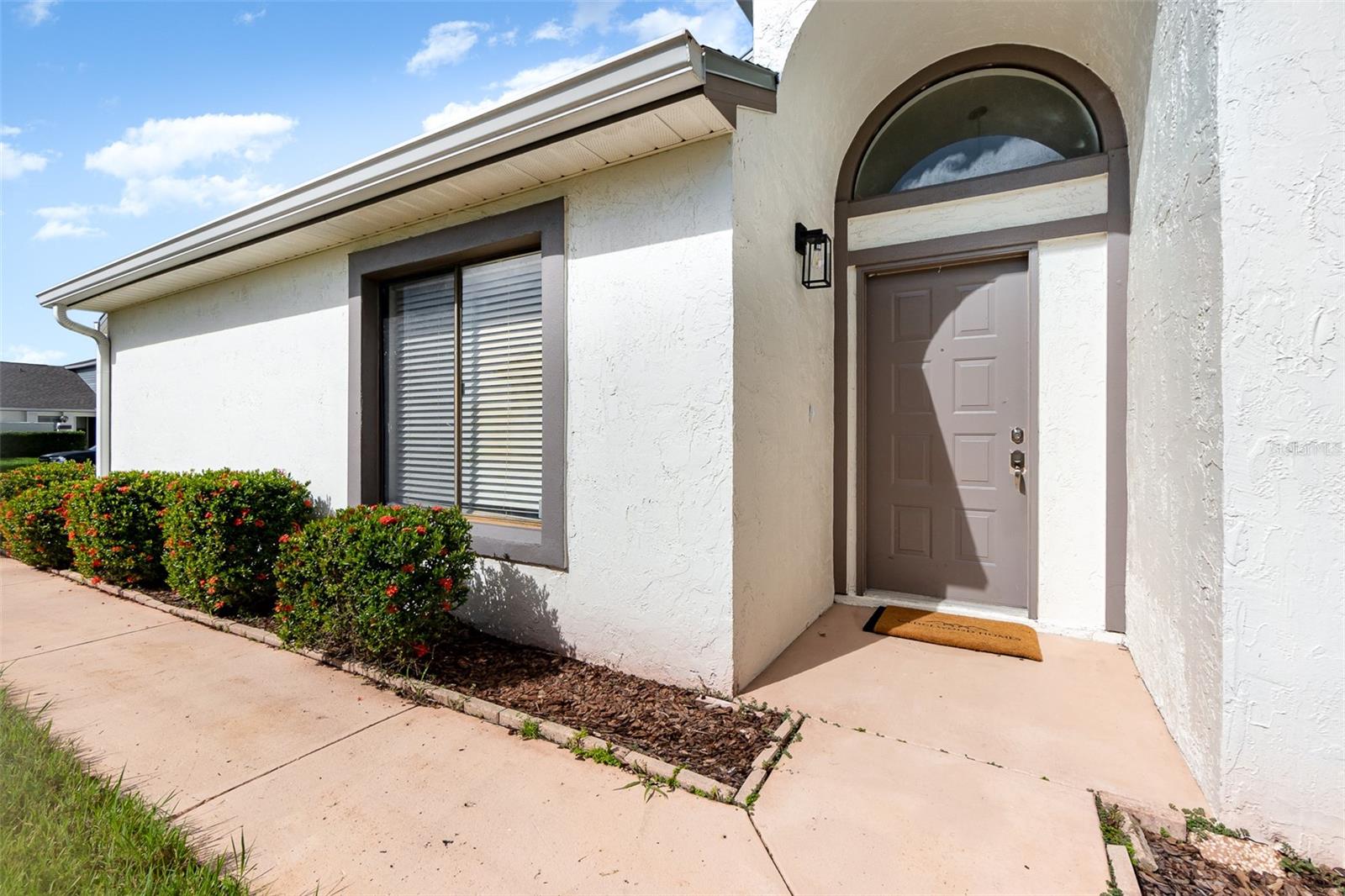 100 LAKEPOINTE CIR