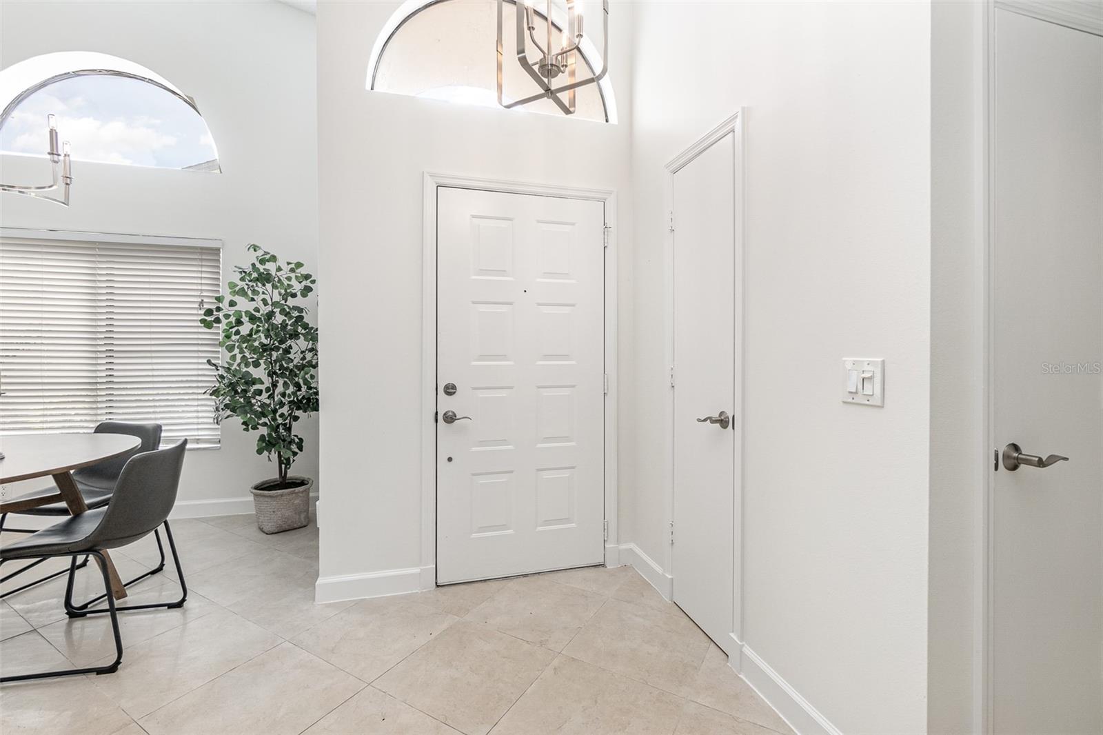 100 LAKEPOINTE CIR