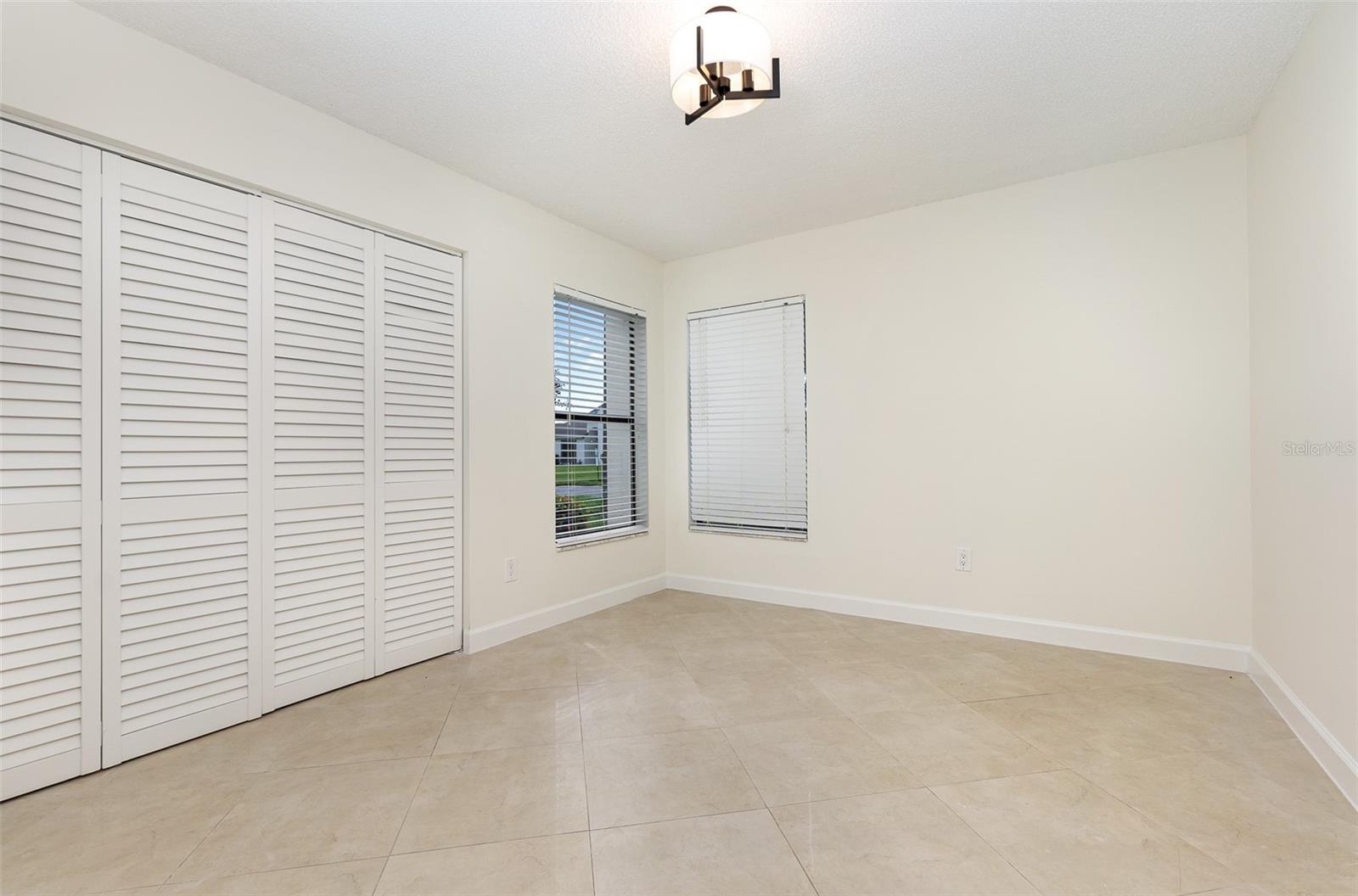 100 LAKEPOINTE CIR