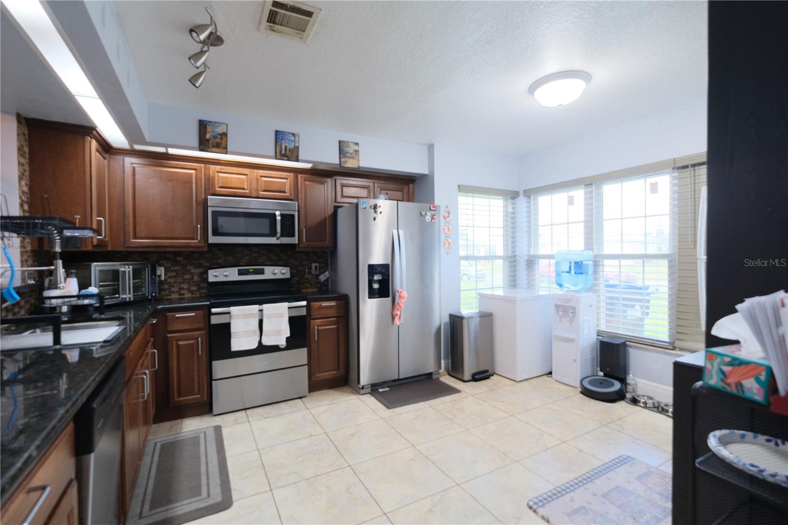 806 VIRGINIA WOODS LN