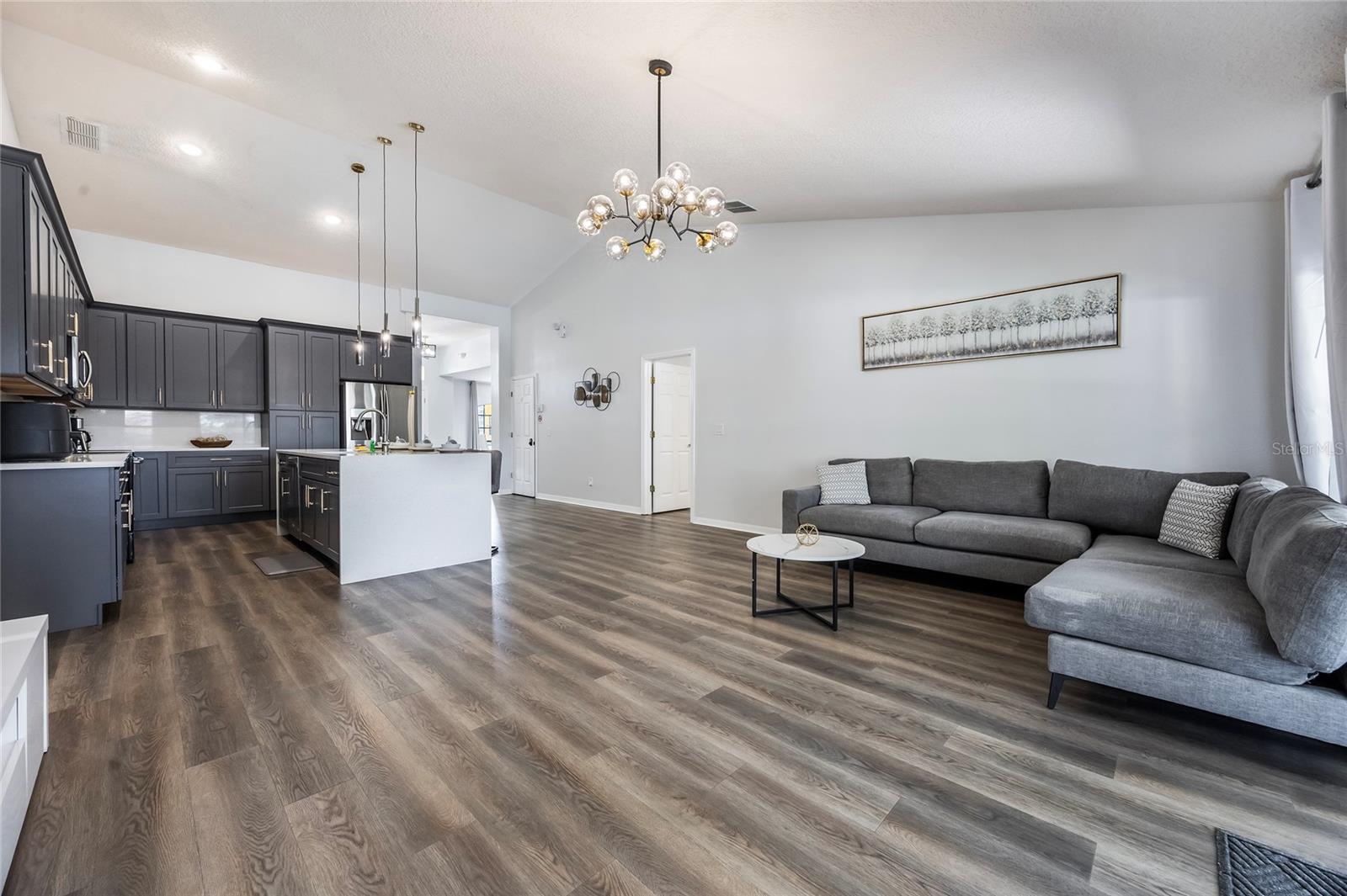 409 COVENTRY RD