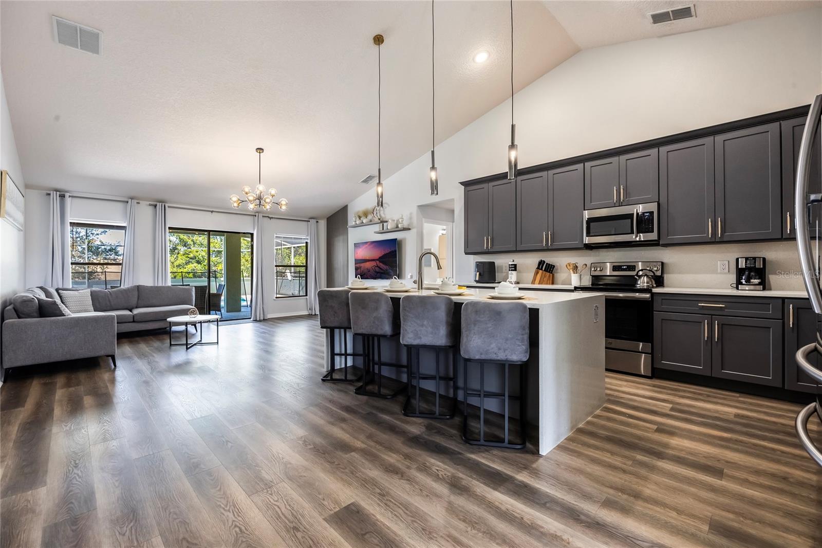 409 COVENTRY RD