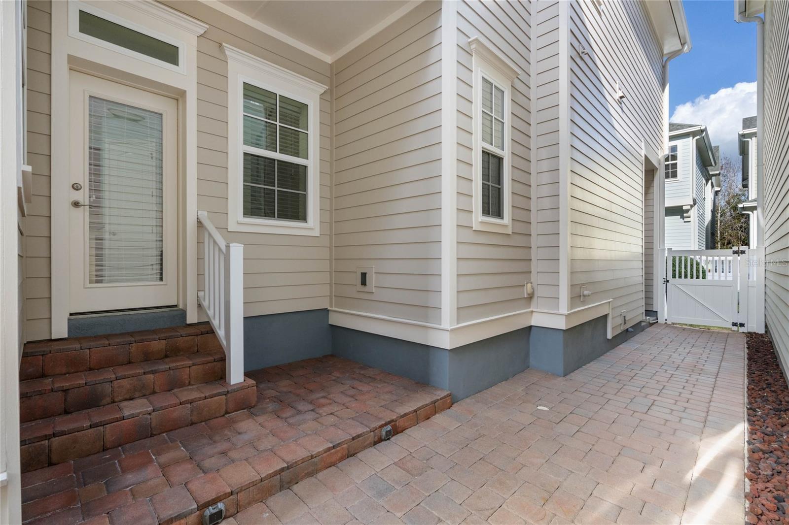 1413 RESOLUTE ST