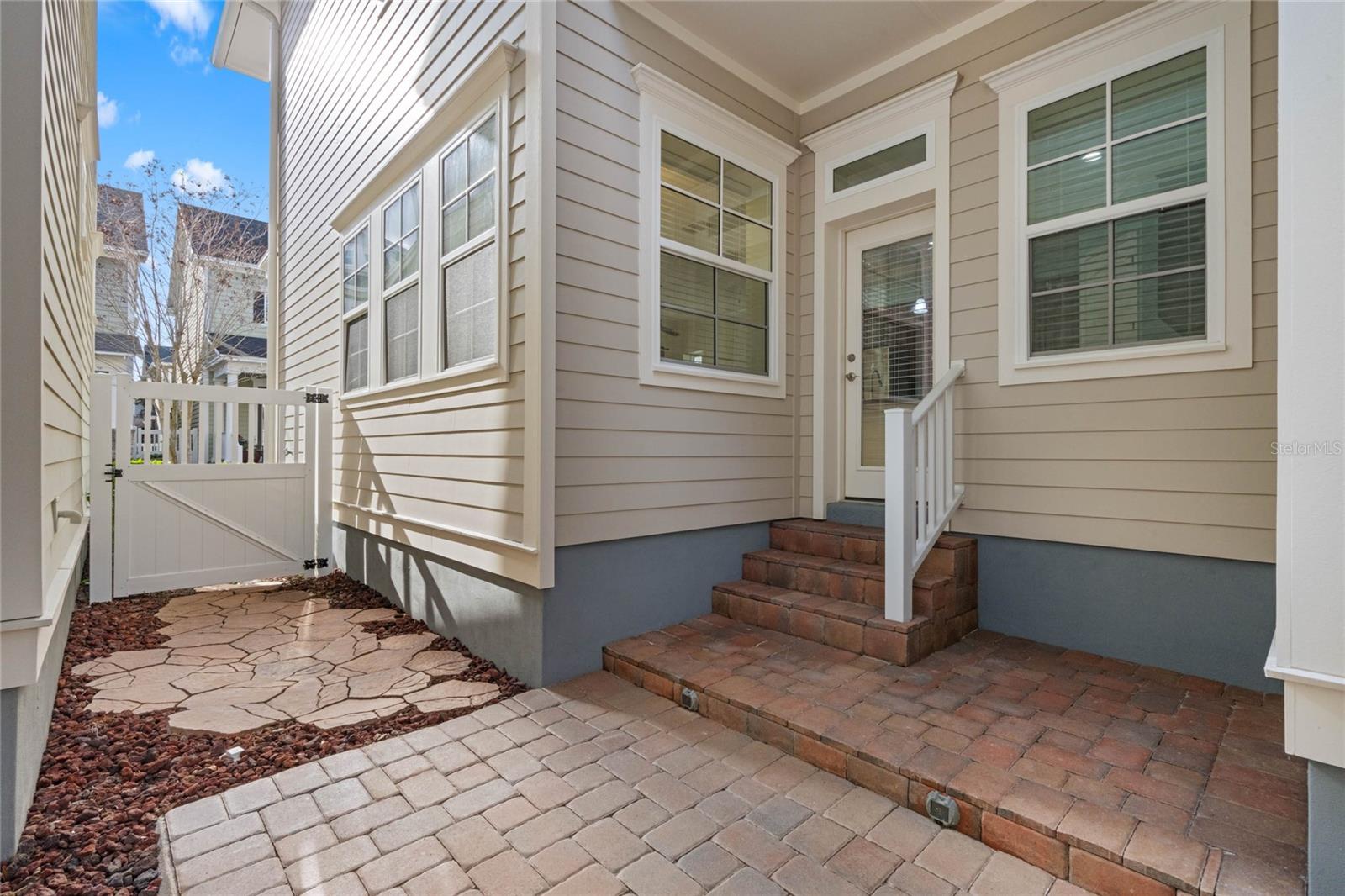 1413 RESOLUTE ST