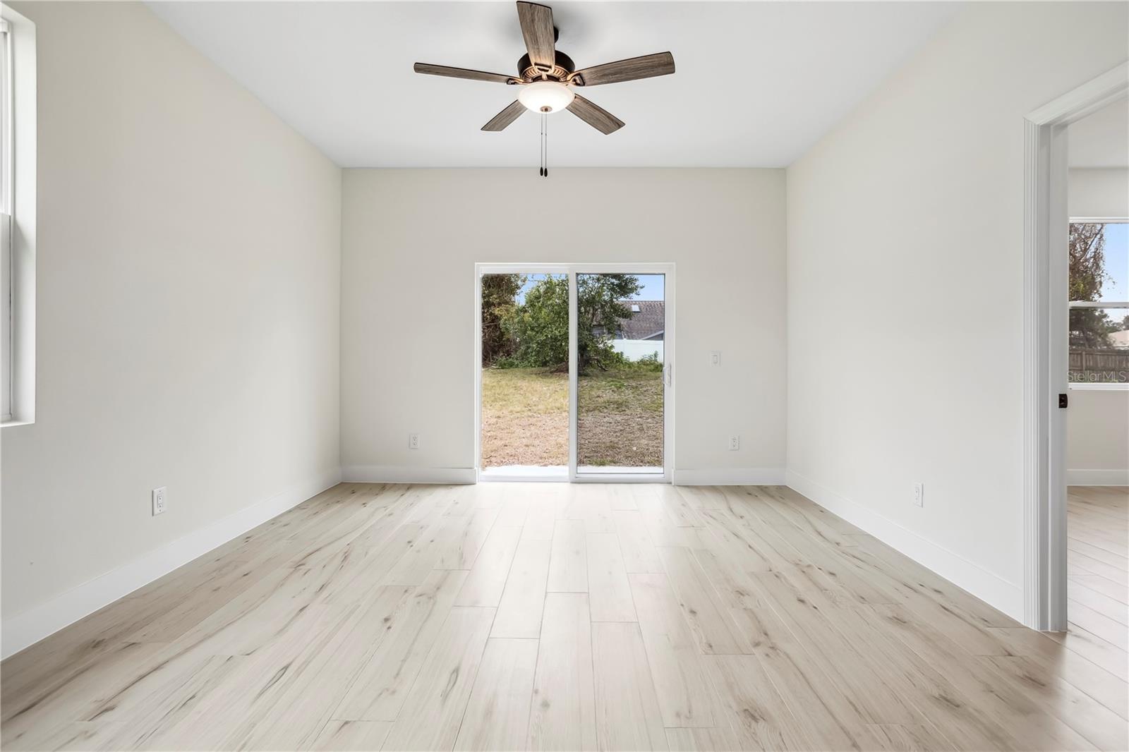 833 S HANCOCK DR
